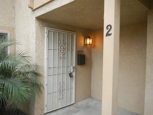 130 Delano St, Unit 2 in Anaheim, CA - Building Photo - Building Photo