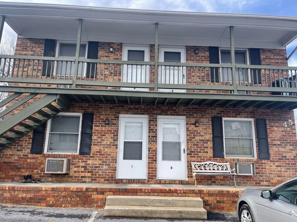 43 Pleasant Hill Rd in Harrisonburg, VA - Foto de edificio