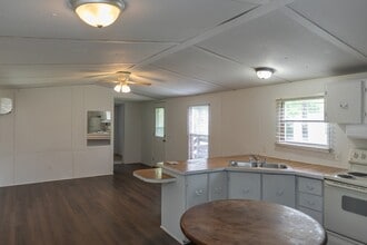 1394 McGee St in Morganton, NC - Building Photo - Building Photo