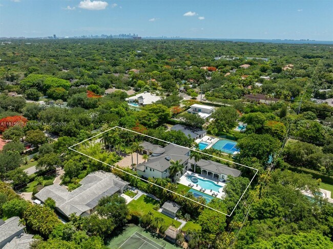 6080 SW 104th St in Miami, FL - Building Photo - Building Photo