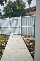 10011 SW 164th Terrace in Miami, FL - Building Photo