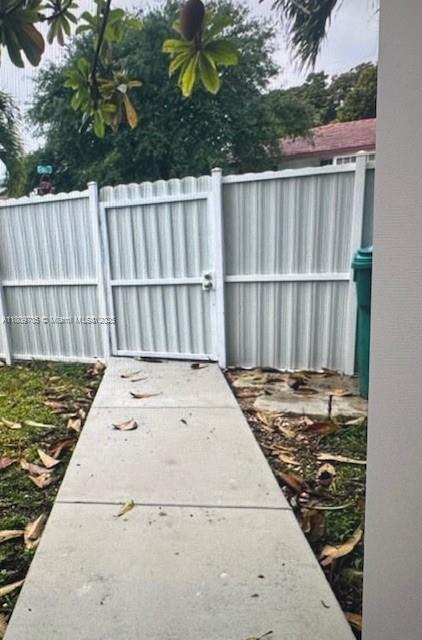 10011 SW 164th Terrace in Miami, FL - Building Photo