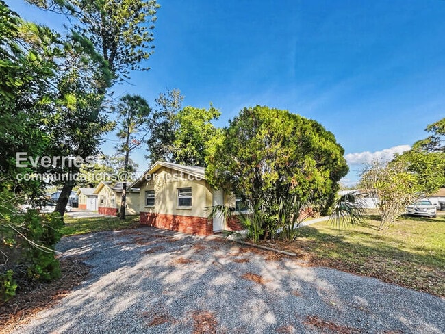 5701 Manchester St N in St. Petersburg, FL - Building Photo - Building Photo