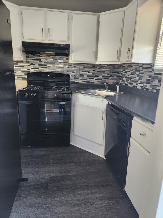 property at 7088 Oakhill Cir
