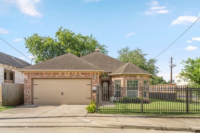 property at 1613 Saulnier St