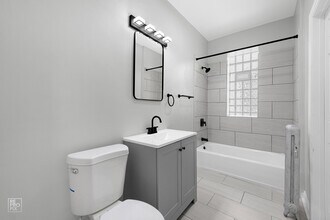 2826 E 76th Pl Chicago, IL 60649 in Chicago, IL - Building Photo - Building Photo