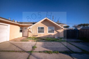 497 Milky Way in Lompoc, CA - Building Photo