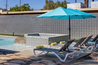 980 N Buttonwillow Cir in Palm Springs, CA - Building Photo - Building Photo