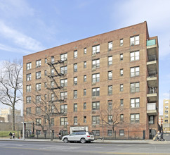 14105 Northern Blvd in Flushing, NY - Building Photo - Building Photo