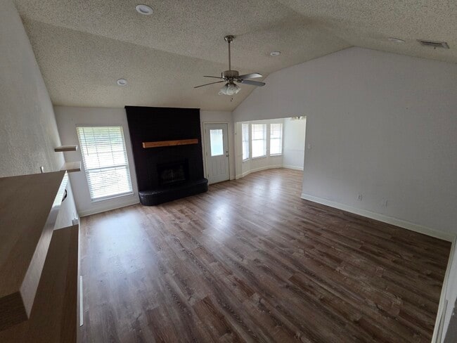 209 W Billington Dr in Robinson, TX - Building Photo - Building Photo