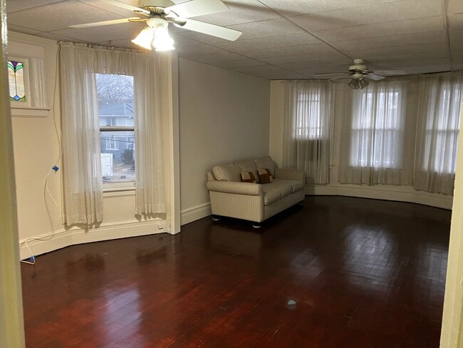 13 Grubb St, Unit upstairs