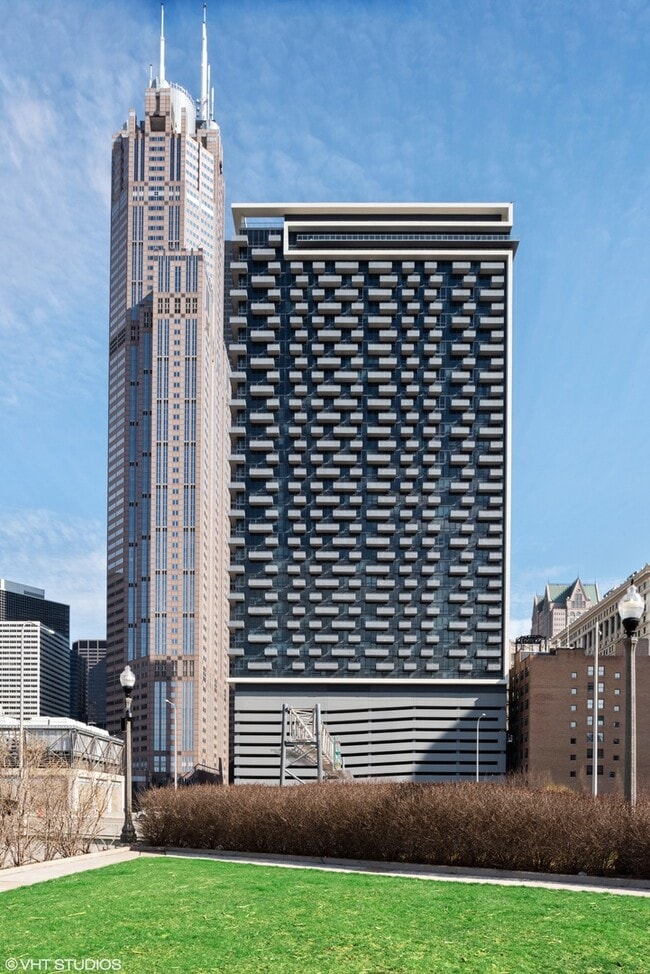 235 W Van Buren St