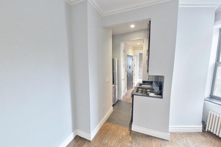 309 E 8th St in New York, NY - Building Photo