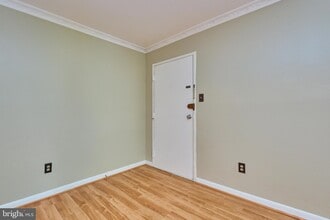 8302 Tobin Rd, Unit 11 in Annandale, VA - Building Photo - Building Photo