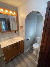 156 S Broad St, Unit C in Hallam, PA - Foto de edificio - Building Photo