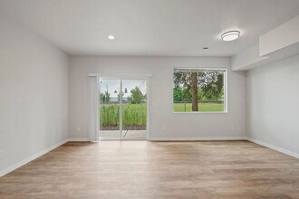 27 S Park Ave in Deer Park, WA - Building Photo - Building Photo