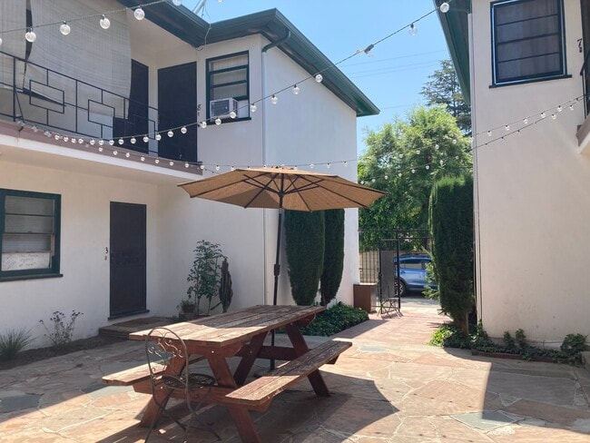 11666 Magnolia Blvd, Unit 8 in North Hollywood, CA - Building Photo - Building Photo