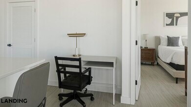 1007 S Mint St, Unit 910 in Charlotte, NC - Foto de edificio - Building Photo