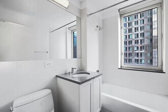 460 W 42nd St in New York, NY - Building Photo - Building Photo