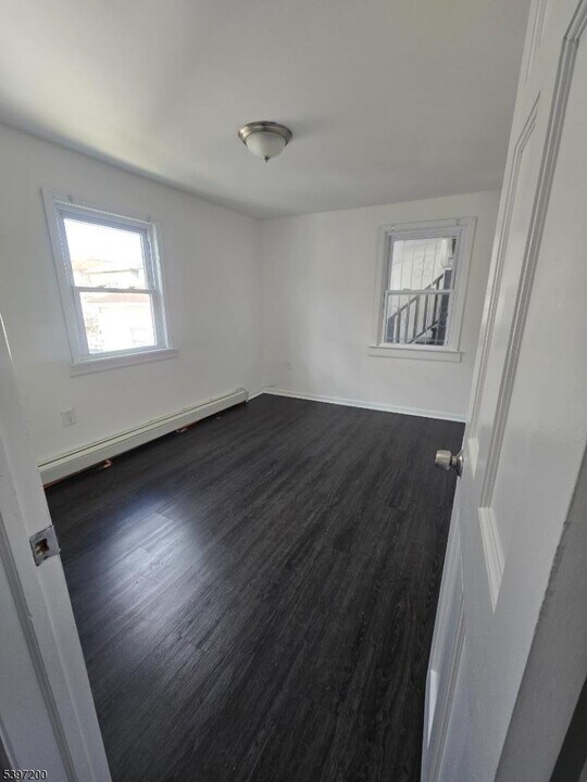 115 Pine St in Elizabeth, NJ - Building Photo