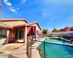 14410 S 44th St in Phoenix, AZ - Foto de edificio - Building Photo