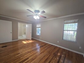 1217 Hawthorne St, Unit L304 in Tallahassee, FL - Building Photo - Building Photo