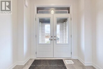 56 Haldimand Cres in Vaughan, ON - Building Photo - Building Photo