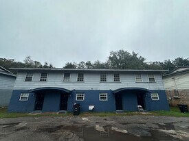 1742 Hartsfield Rd in Tallahassee, FL - Building Photo