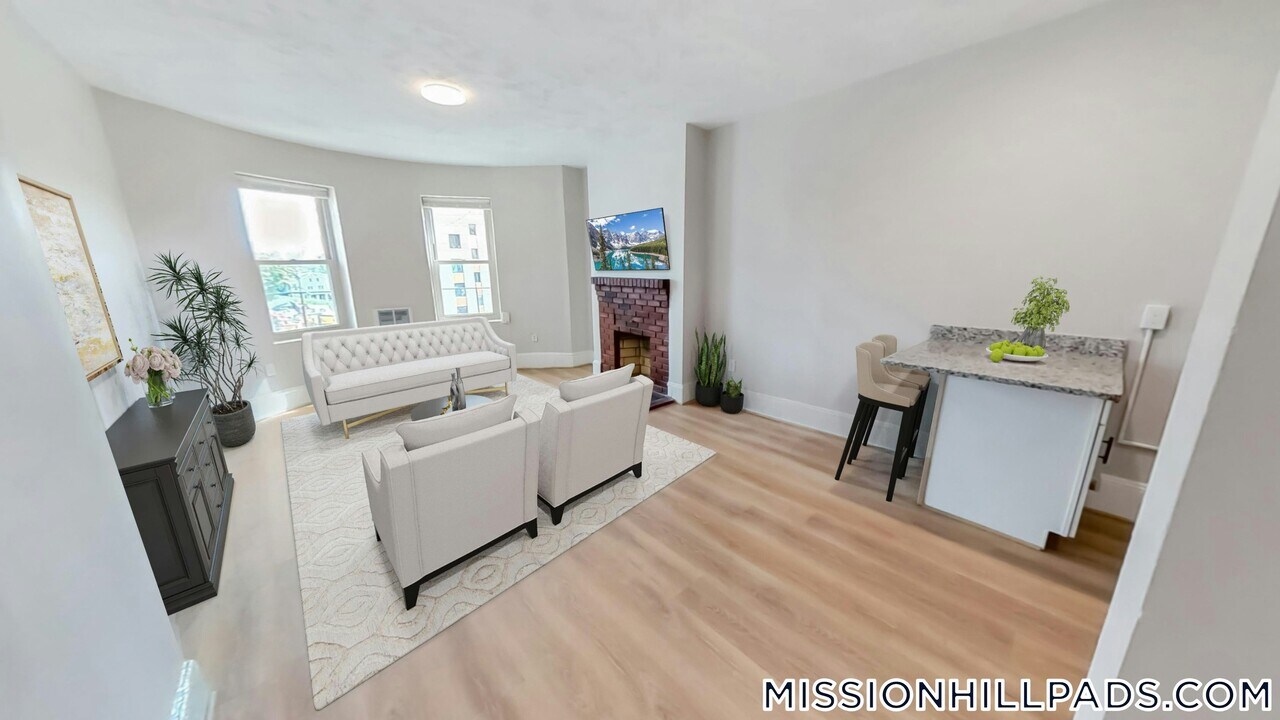 44 Guild St, Unit 3 in Boston, MA - Foto de edificio