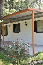 302 Arrowhead Dr in Montgomery, TX - Building Photo - Building Photo