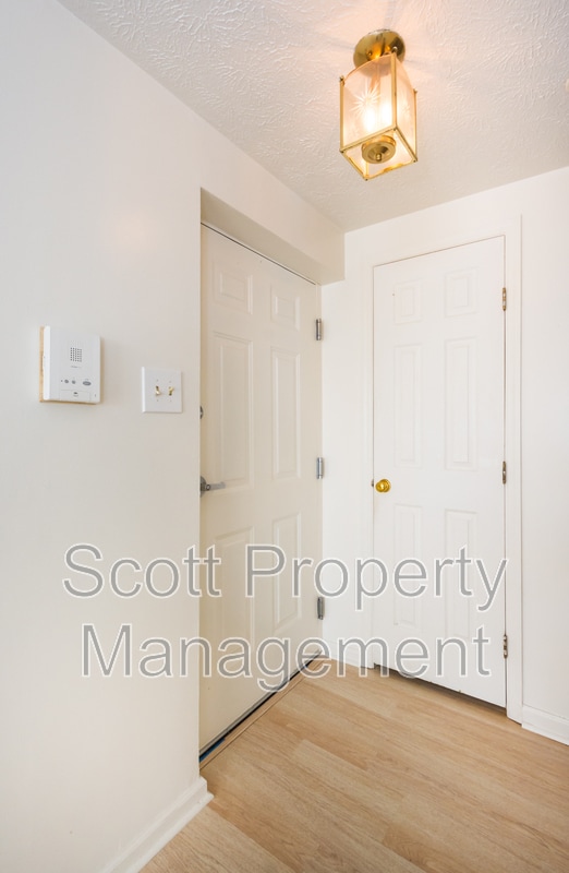 property at 903 Woodbridge Ct