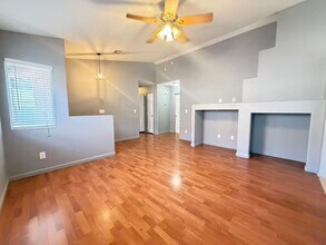 5873 Stoneborough St in Las Vegas, NV - Building Photo - Building Photo