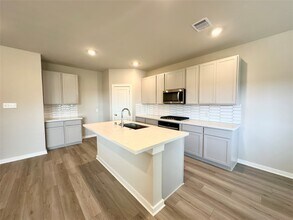 12324 Ridge Top Dr in Panorama Village, TX - Foto de edificio - Building Photo