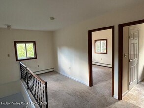1050 Lucas Ave in Hurley, NY - Building Photo - Building Photo