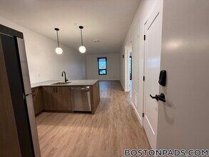 199 Gardner St in Boston, MA - Foto de edificio - Building Photo