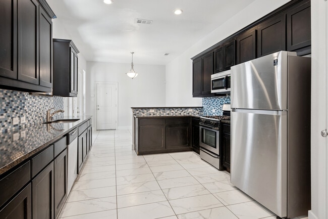 5011 Manett St in Dallas, TX - Building Photo - Building Photo