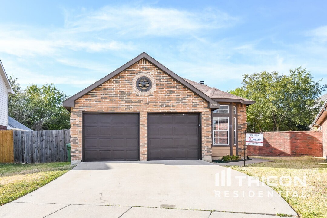 6901 Driffield Cir in North Richland Hills, TX - Building Photo