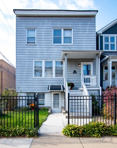 2416 N Artesian Ave-Unit -2 in Chicago, IL - Building Photo