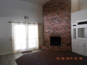 11717 Palm Ave in Bakersfield, CA - Foto de edificio - Building Photo