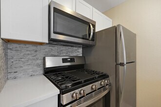 1914 Hearthstone Dr-Unit -D in Austin, TX - Building Photo - Building Photo