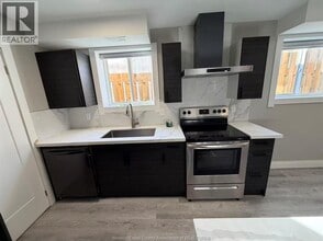 2446 McDougall St in Windsor, ON - Building Photo - Building Photo