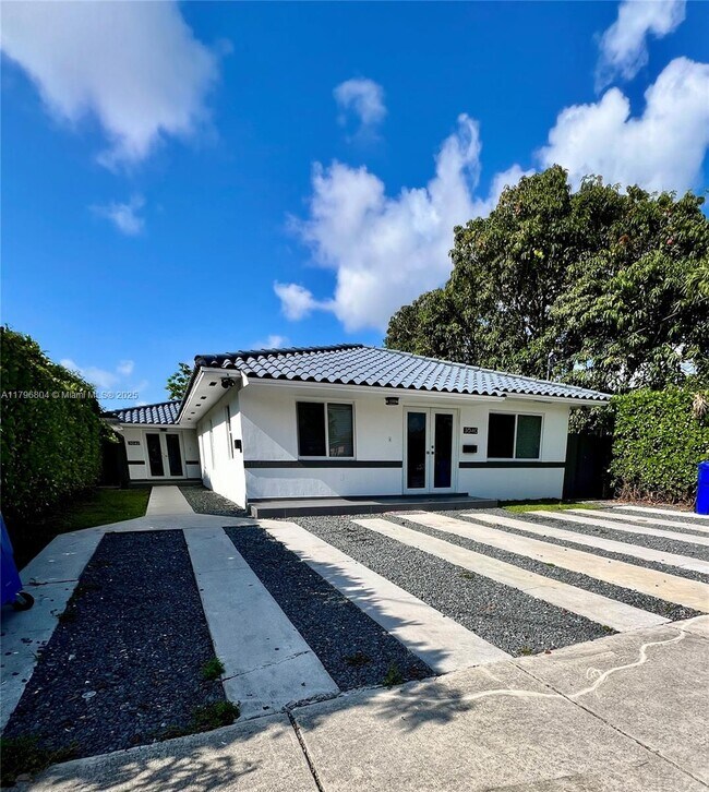 3042 SW 16th Ter in Miami, FL - Building Photo - Building Photo