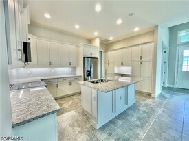 6361 Arriba Ave in Naples, FL - Building Photo