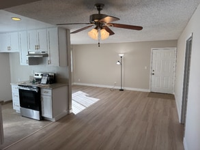 626 E Verdugo Ave in Burbank, CA - Foto de edificio - Building Photo