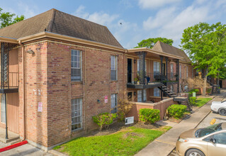 South Oaks in Houston, TX - Building Photo - Building Photo