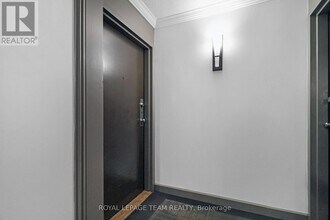 270 Brittany Dr in Ottawa, ON - Building Photo - Building Photo