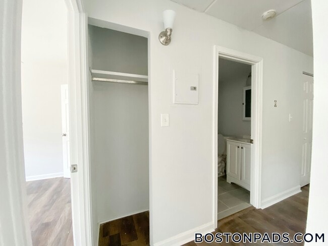 253 Hyde Park Ave, Unit 33 in Boston, MA - Building Photo - Building Photo