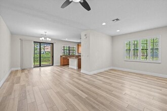 10845 NW 74th Dr in Parkland, FL - Foto de edificio - Building Photo