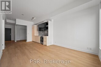 6 Parkwood Ave in Toronto, ON - Building Photo - Building Photo