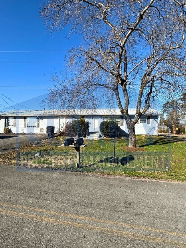 221 Hughes Ave NW in Cleveland, TN - Building Photo - Building Photo